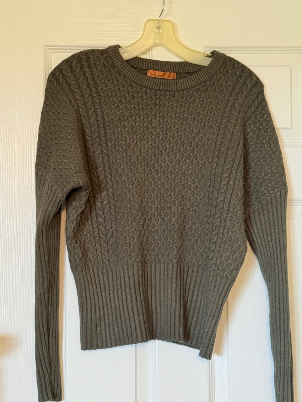 Dark green olive color knit sweater size medium fitted ladies women clothes top